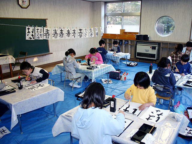 書写（書道）教室 　・・・　木曜日（週1回）